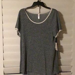 NWT Lularoe Classic Tee Size Large